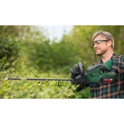 Clearance Bosch ADVANCED HÆKKEKLIPPER 65,0 CM MED BATTERI OG LADER